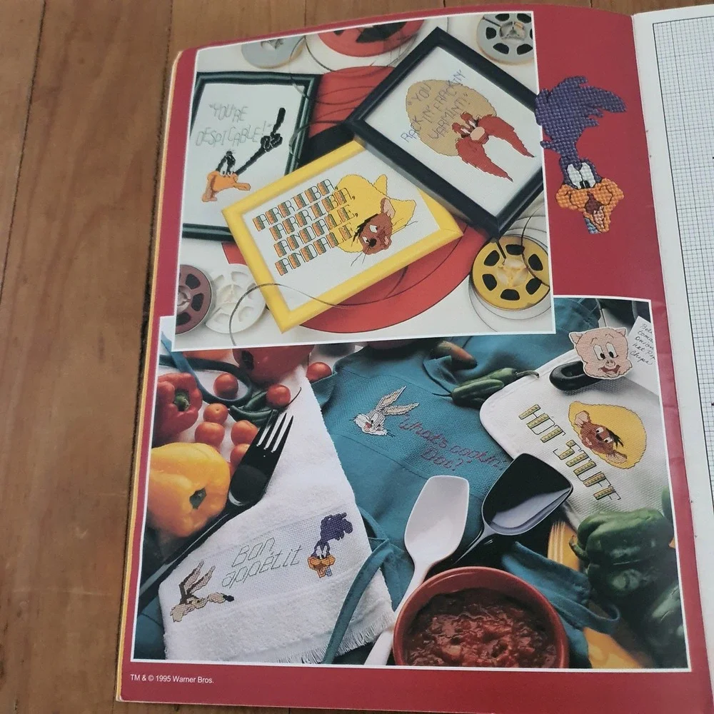Vintage Looney Tunes Cross Stitch Pattern Book‎ Lot Leisure Arts 2564 2723 1990s